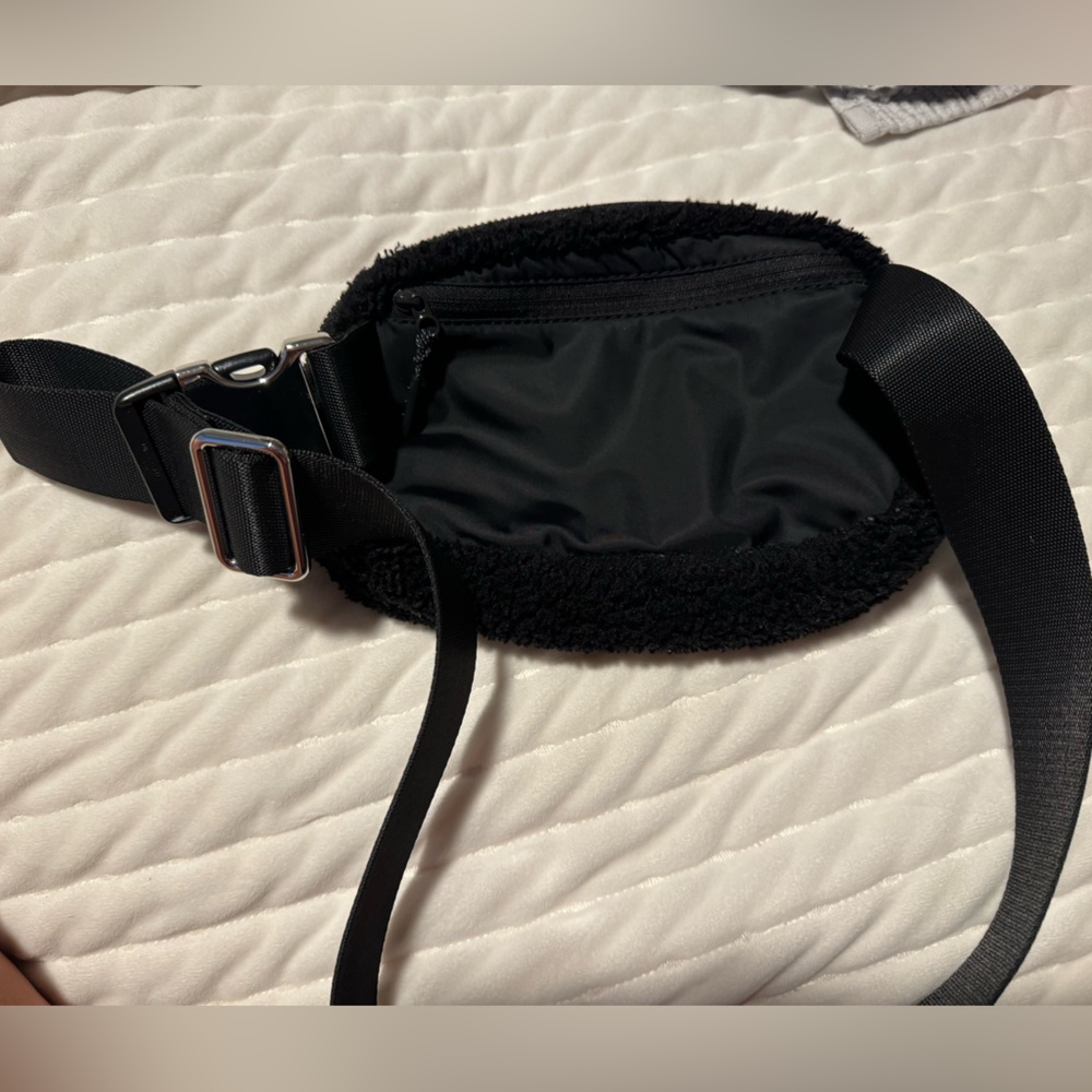 Lululemon Sherpa belt bag - Picture 5 of 5